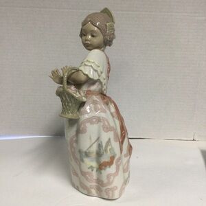 Zaphir Vintage Porcelain Valencia Girl Pink Roses in Basket Figurine